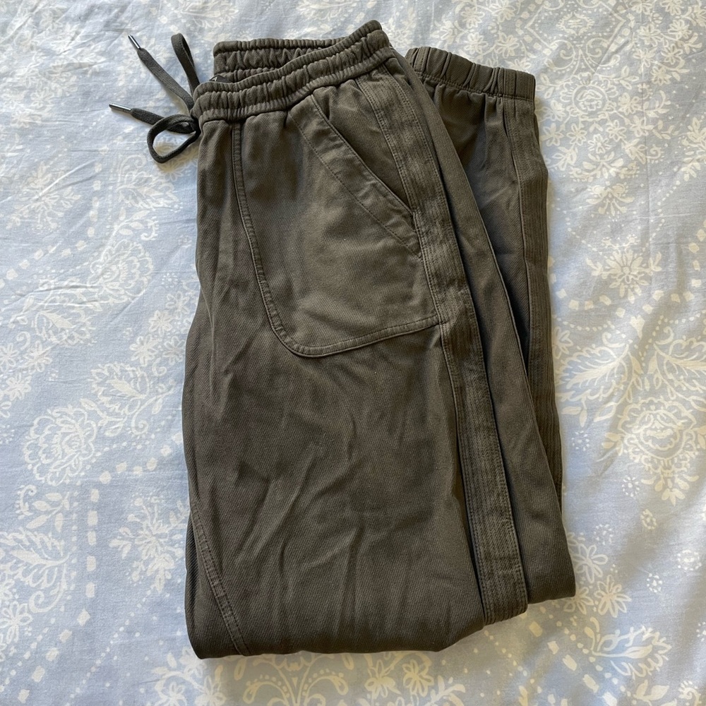 Olive green athleta farallon jogger